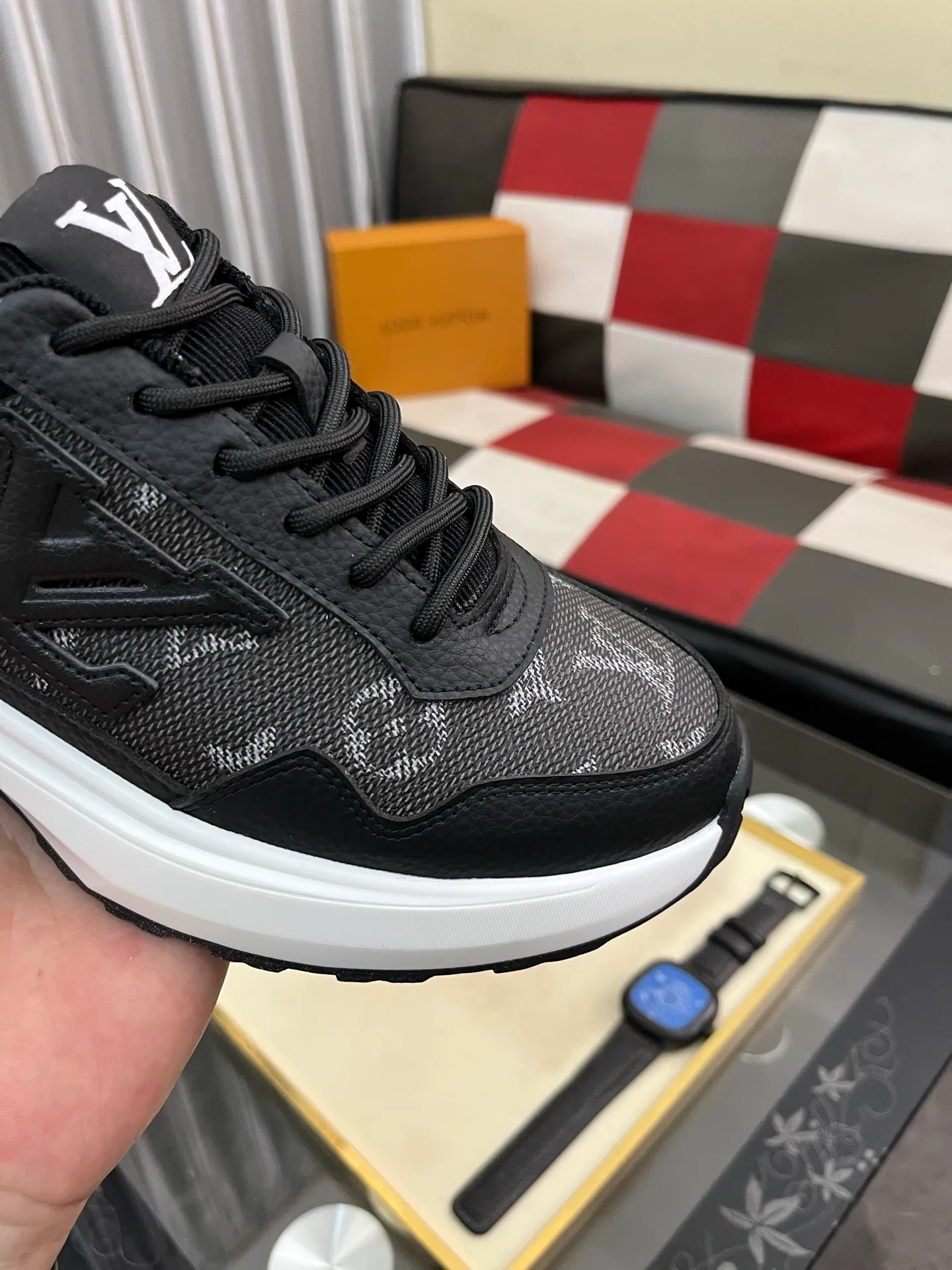 Men's shoes 💰458⌚️⌚️【LOUlS VUlTTON】Louis Vuitton ~ unique and casual style. LV counter purchasing 🏃casual shoes😍😍 Men's 2022 counters are on sale simultaneously, Italian imported brands select first-layer Italian cowhide. 🐑Sheepskin lining (refuses to discolor and rub feet) Sole: Original sole specially provided by the original factory 🎬Better in kind Size number: 38-443️⃣Colors available